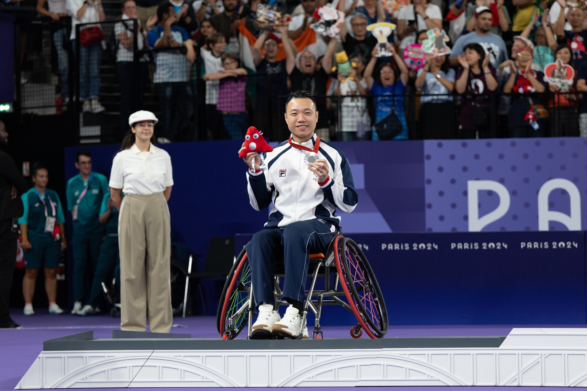 Badminton player Chan Ho-yuen wins the silver medal in the men's singles WH2. (2024) Photo: China Hong Kong Paralympic Committee